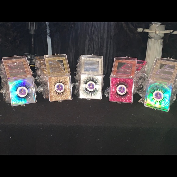 Eyelashes - Picture 2 of 3